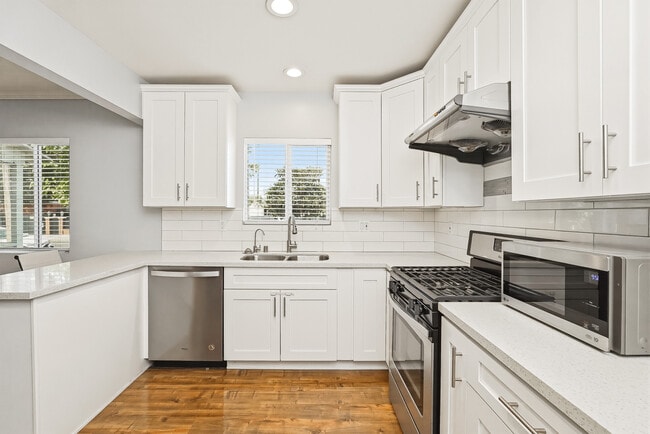 Photo - 6528 Beeman Ave