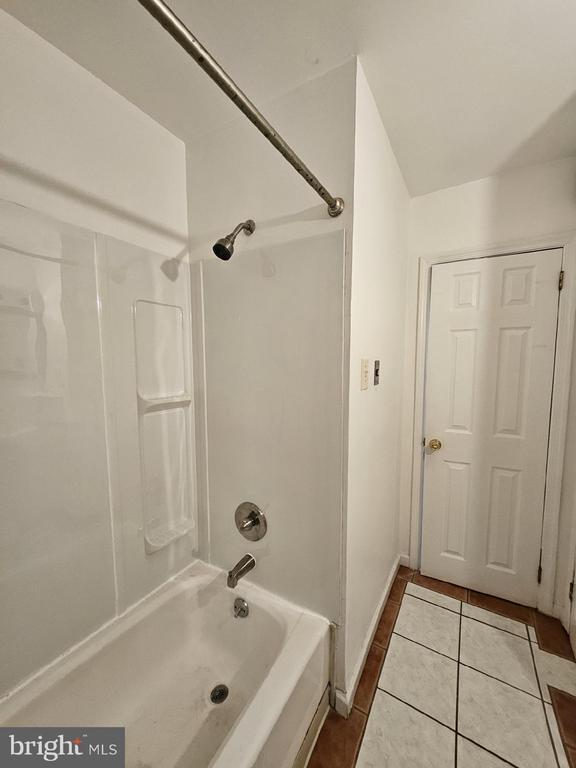 Photo - 185 Edge Ave