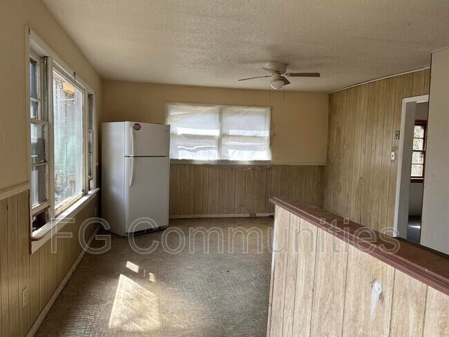 16 Tuckaway Ln
