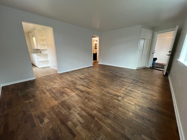 Building Photo - 620 6th Ave Unit 1