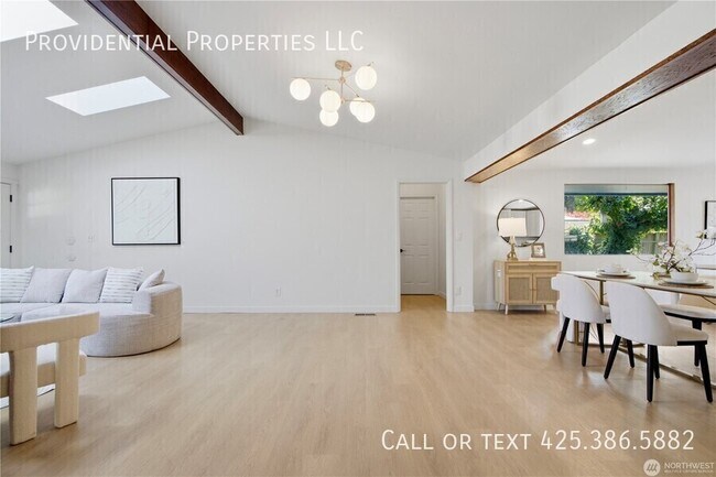 Photo - 527 N 200th St