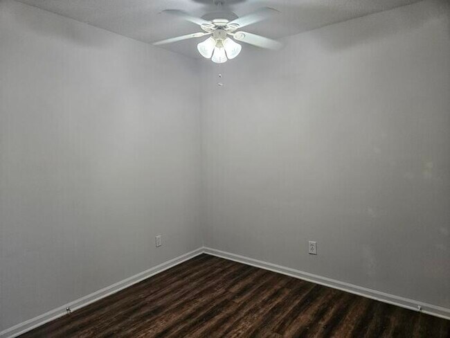 Photo - Walking distance to shopping, dining, and the Lexington Icehouse Amphitheater