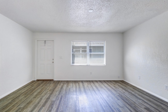 Photo - 5345 Laurel Pl Unidad 15114B