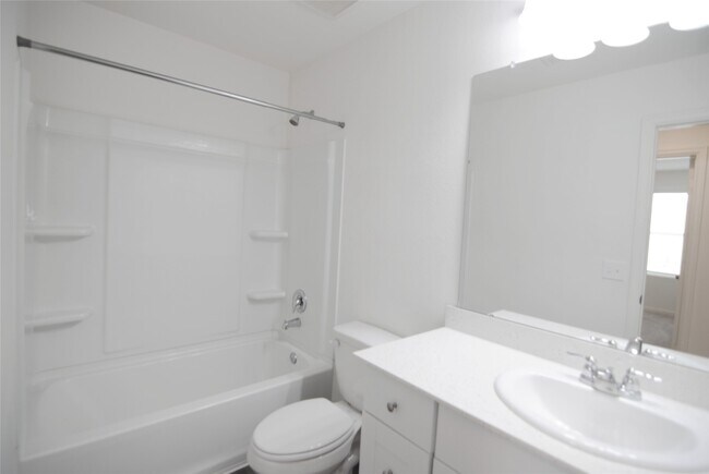 Photo - 1052 Water Oak Ln