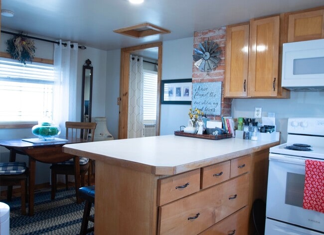 Photo - Quaint ranch style 1 bedroom, 1 bathroom in Windsor!