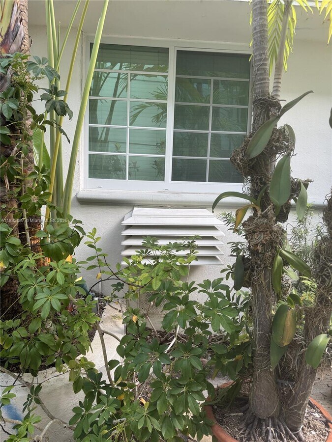 Photo - 349 Meridian Ave Unidad B105