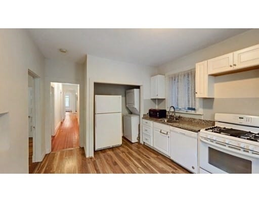 Building Photo - 64 Aspinwall Ave Unit 1