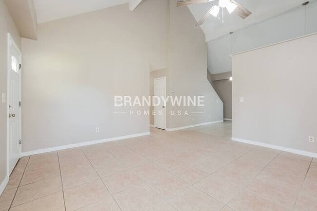 Photo - 700 E 7th St