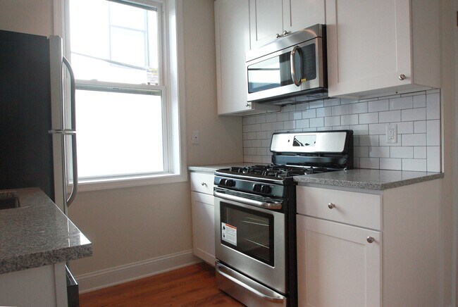 Building Photo - 515 Fitzwater St Unit 2