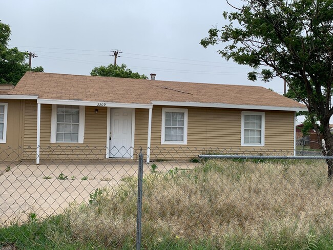 Building Photo - 2209 E 29th St Rental
