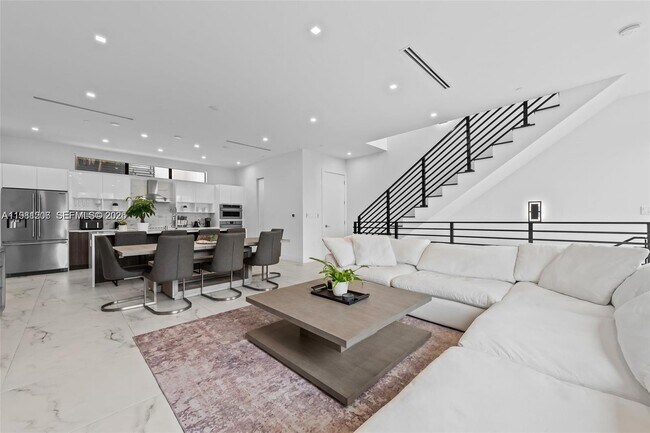 Photo - 1056 N Victoria Park Rd