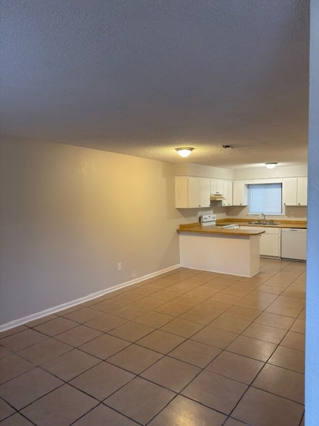 Photo - 111 S East St