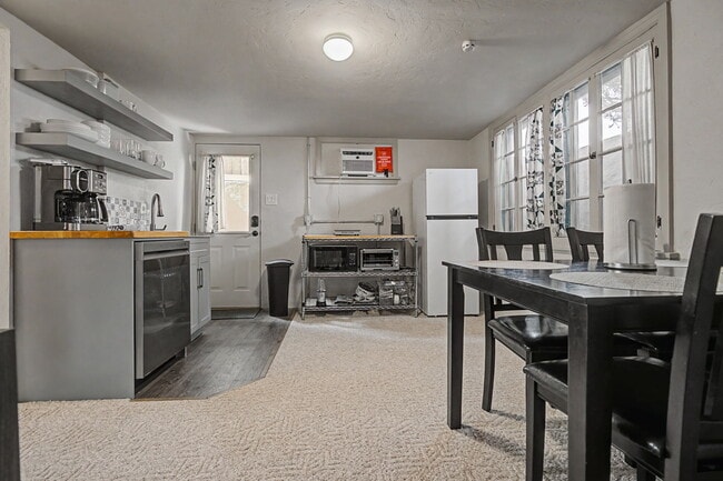 Building Photo - 261 Belford Ave