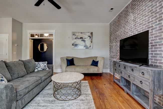 Photo - 715 N 4th St