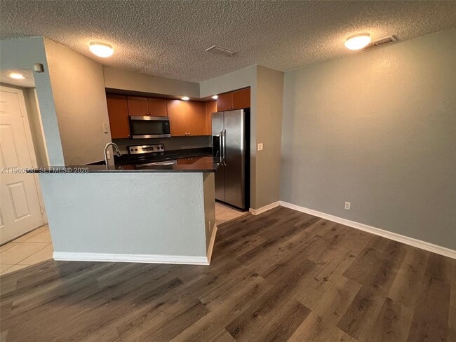 Building Photo - 3350 Pinewalk Dr N Unit 1414