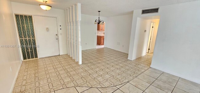 Photo - 1670 NE 191st St Unidad 115-3