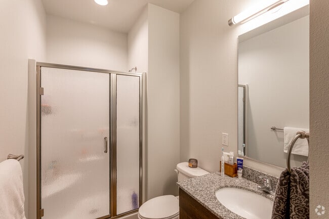 3BR, 2BA - 1,211 SF