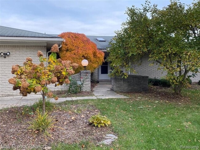 Building Photo - 6820 Fredmoor St