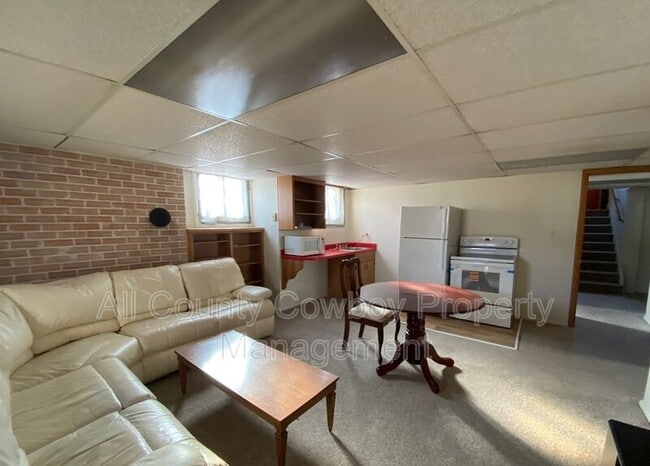 Building Photo - 414 1/2 S 13th St