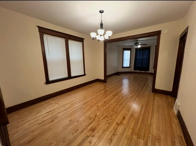 Building Photo - 3748 W Lyndale St Unit 1st