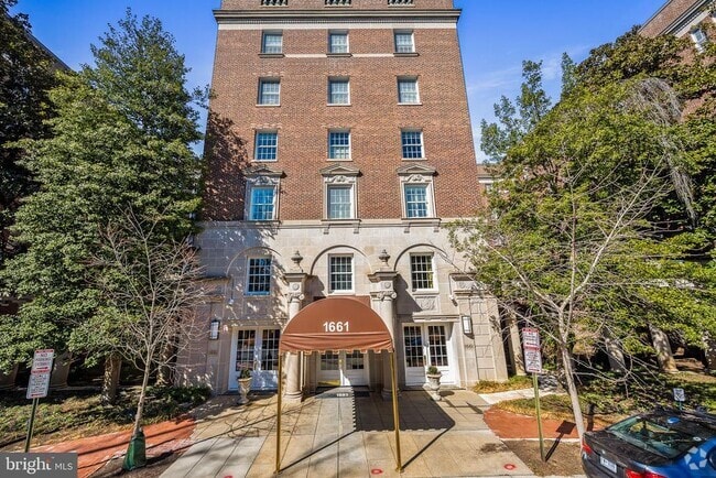 Building Photo - 1661 Crescent Pl NW Unit 204A Rental