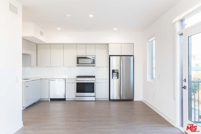 Photo - 843 Wilcox Ave Unidad 401 Rental