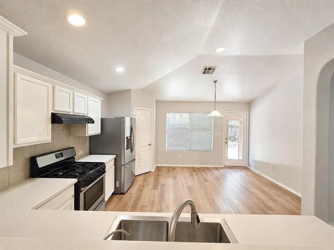 3101 Barksdale Dr