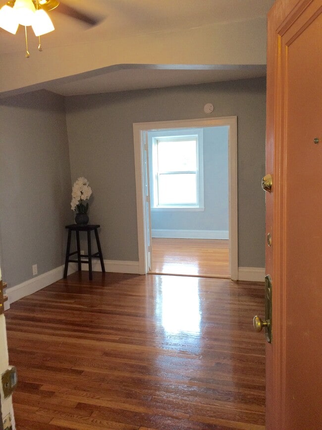 Building Photo - 1662 Commonwealth Ave Unit 44