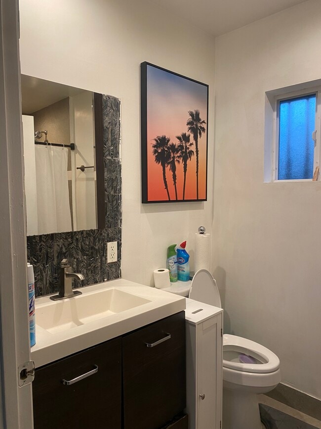 Photo - 1669 S Rimpau Blvd Unit 1669 1/2 Rimpau Blvd