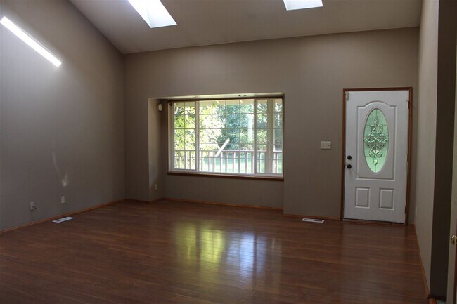 Photo - 3 Bedroom, 2 Bathroom House