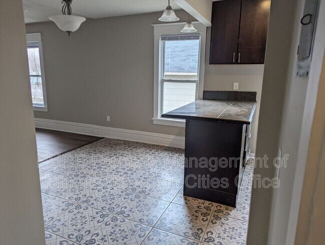 Photo - 605 Van Buren Ave Unit 3