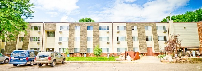 Building Photo - Kilkenny Court Rental