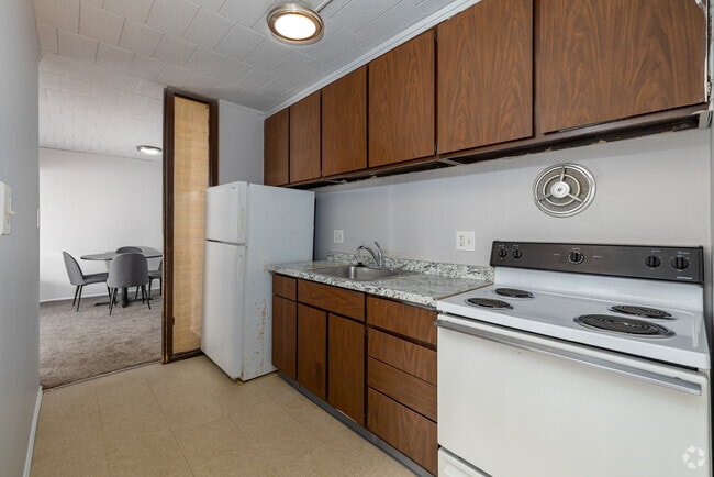 2BR, 1BA - 1,004SF - Kitchen