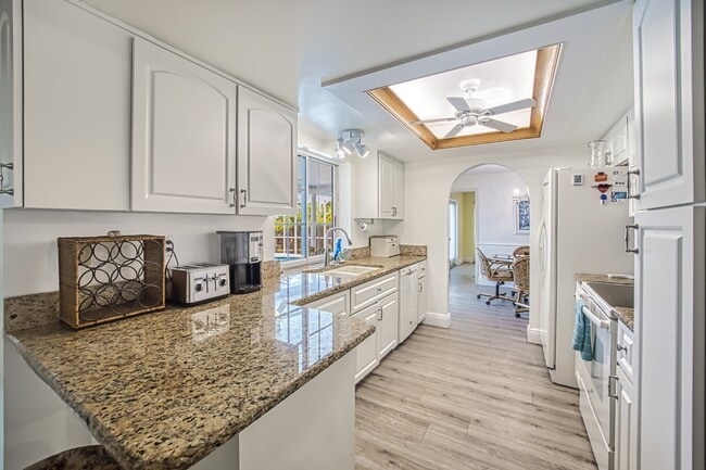 Photo - 5036 SW 9th Pl
