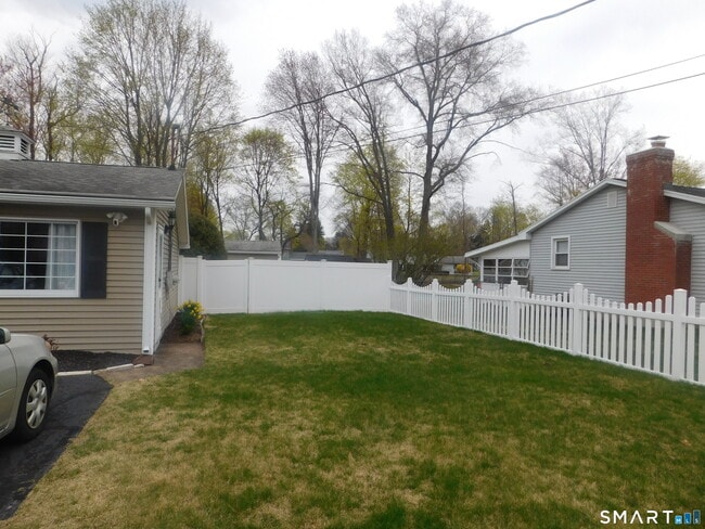 Photo - 5 Larson Dr