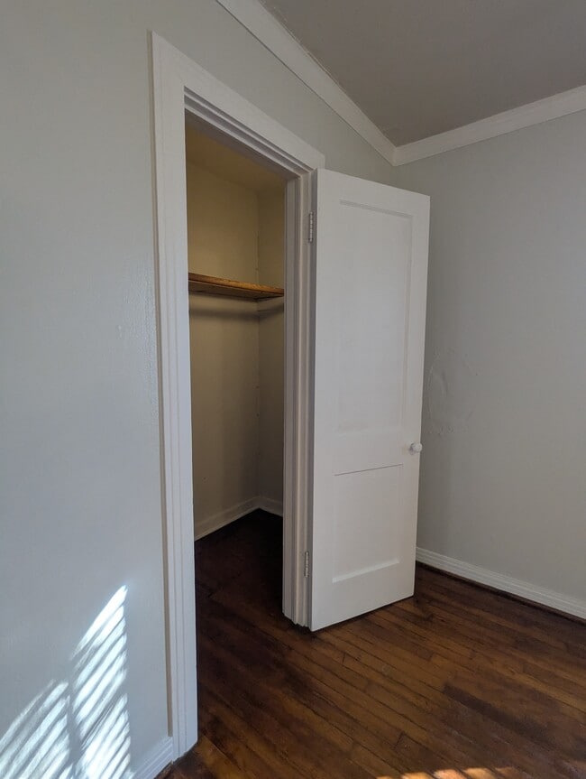 So Many Closets - 900 McCormick St Unit #2