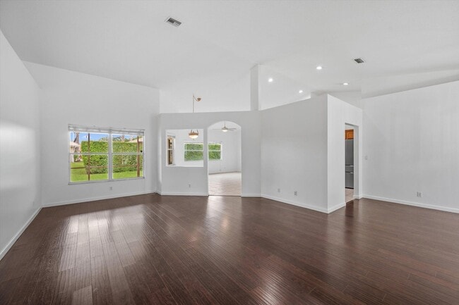 Photo - 106 Fernwood Cres