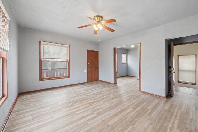 Photo - 1218 W Locust St