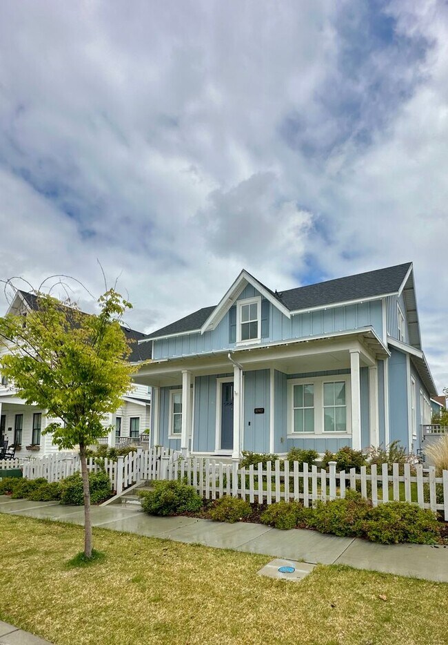 Photo - Gorgeous 5 Bed 3.5 Bath Home at Daybreak I...