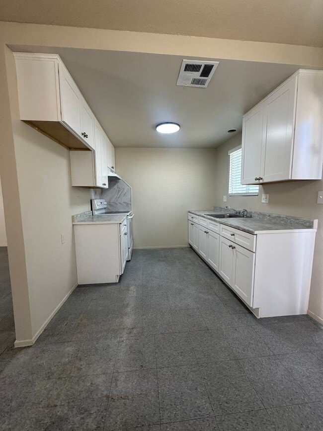 Photo - Bedlow Dr Unit 718 Bedlow Dr