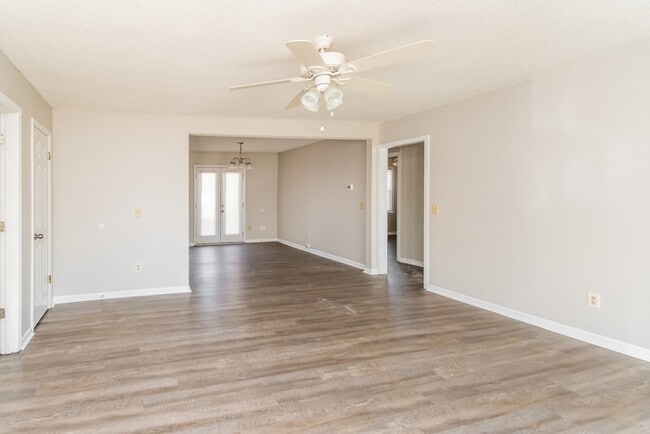 Photo - 10 Market Hall Ct House