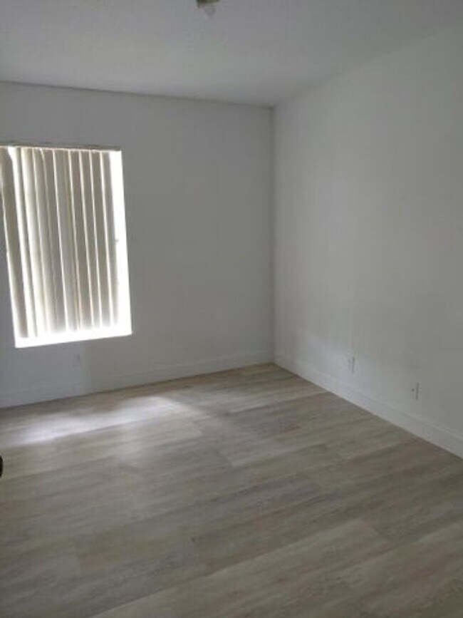 Photo - 647 Latona Ave