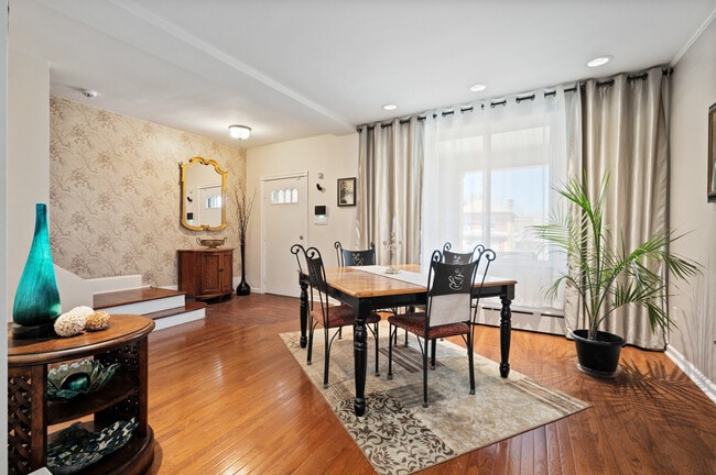 Photo - 956 Greenfield Ave