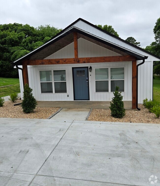 Building Photo - 512 9th St Rental