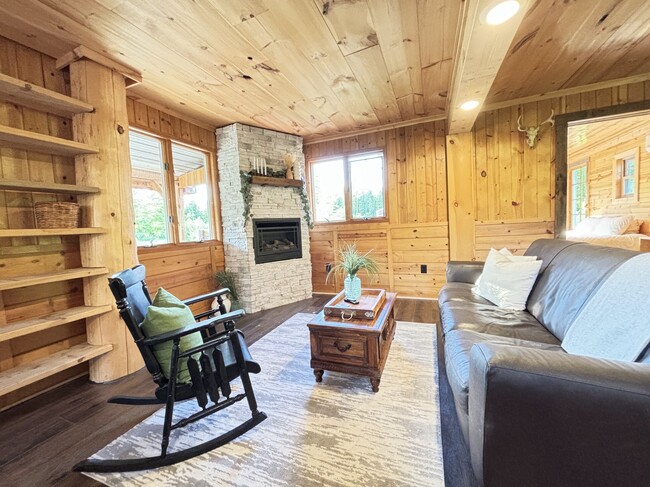 Building Photo - 17549 Milnichol Rd Rental
