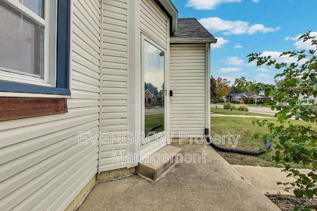 Photo - 5244 E 10th St