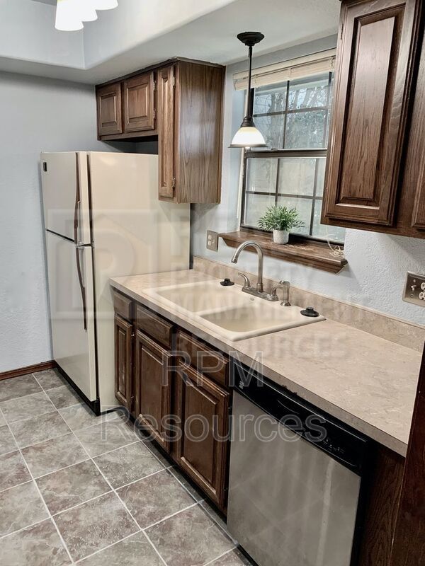 Photo - 723 Rimrock Rd