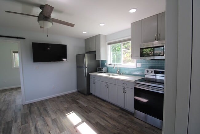 Building Photo - Newly Remolded One Bedroom in Quiet Wahiaw... Rental