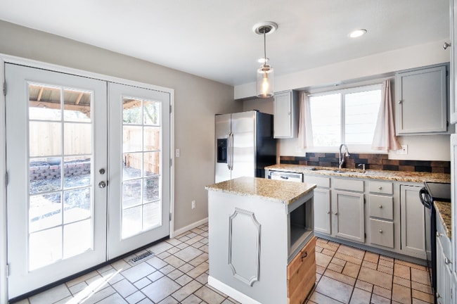 Photo - 4380 Dooley Way