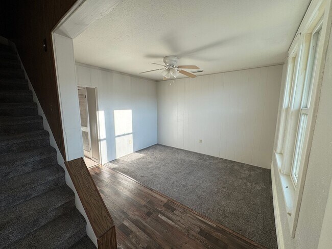 Photo - 221 N Henry Ave Unidad 223